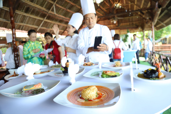 Kỷ lục Việt Nam: 122 món ăn từ tôm và muối Bạc Liêu - ảnh 6