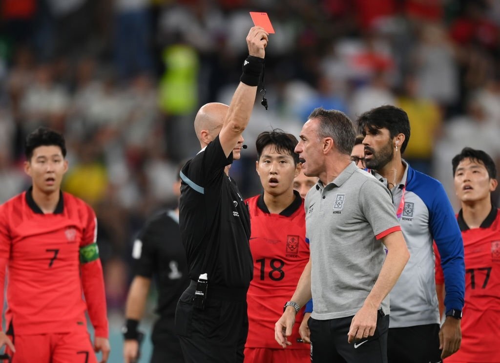 HLV tuyển Hàn Quốc nhận thẻ đỏ sau trận thua Ghana - ảnh 3