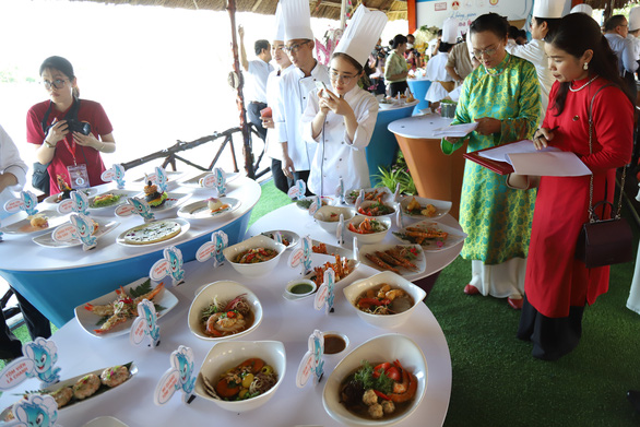 Kỷ lục Việt Nam: 122 món ăn từ tôm và muối Bạc Liêu - ảnh 10