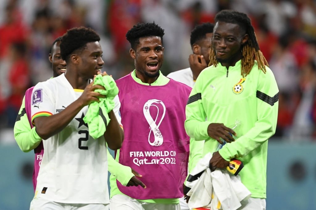 HLV tuyển Hàn Quốc nhận thẻ đỏ sau trận thua Ghana - ảnh 7