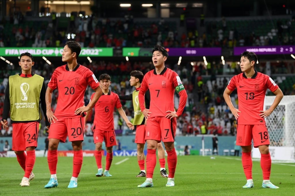 HLV tuyển Hàn Quốc nhận thẻ đỏ sau trận thua Ghana - ảnh 6