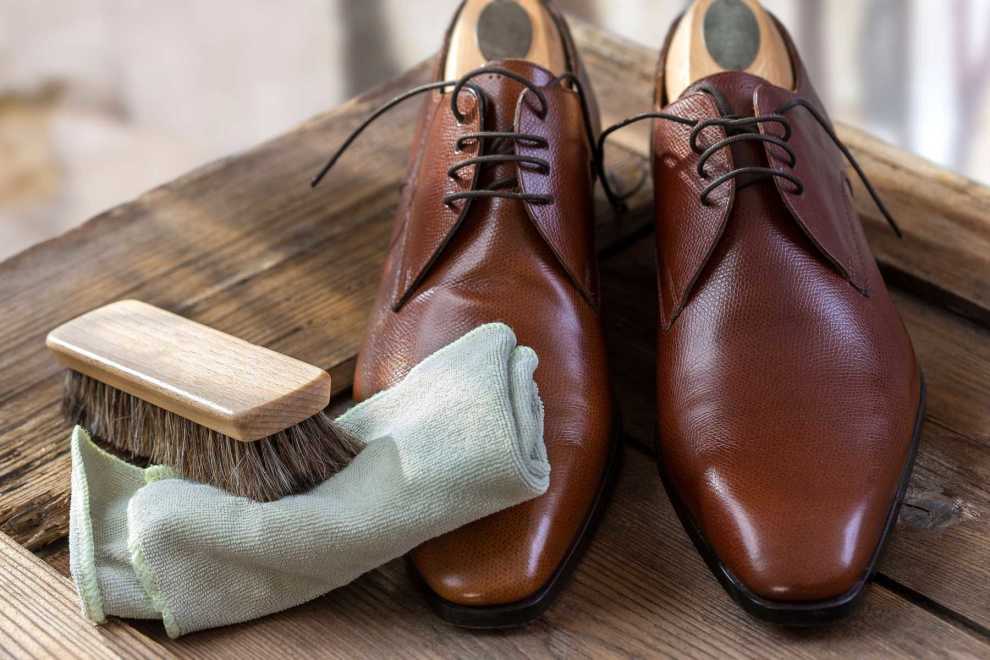5 cách làm sạch các loại giày phổ biến cho quý ông - ảnh 2