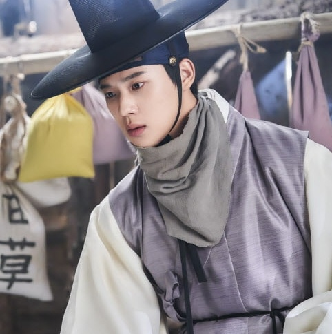 Moon Sang Min “Dưới bóng Trung điện”: Thế tử điển trai gây sốt, nghi hẹn hò Han So Hee - ảnh 5
