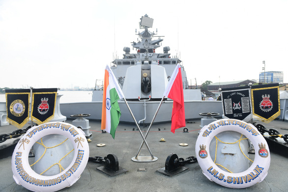 Hai tàu hộ vệ tên lửa và tuần tra Ấn Độ thăm TP.HCM - ảnh 1