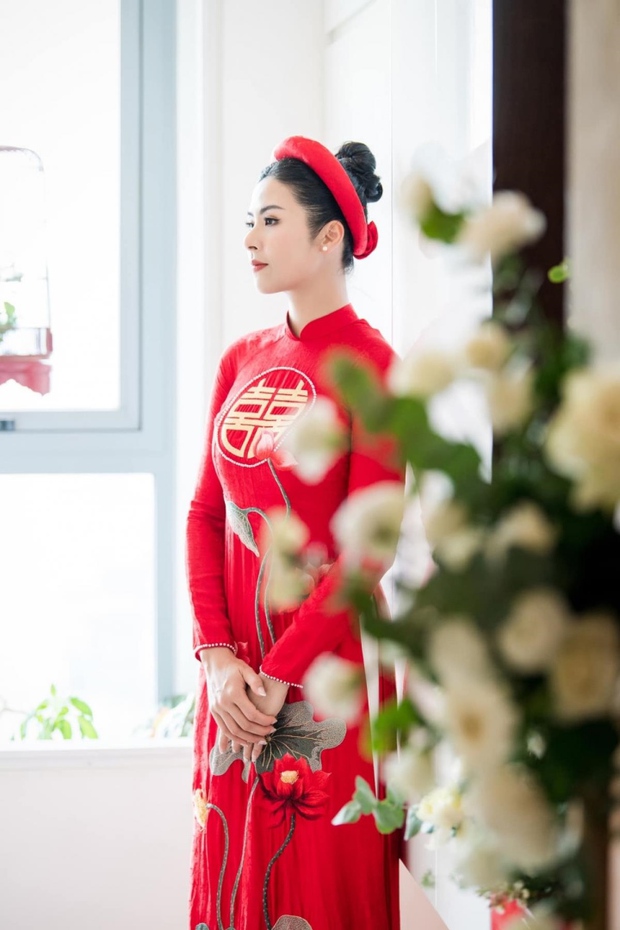 Hoa hậu Ngọc Hân đẹp tinh khôi trong tà áo dài tự thiết kế trong lễ ăn hỏi - ảnh 9