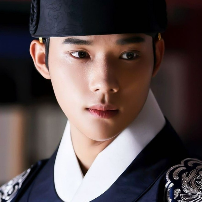 Moon Sang Min “Dưới bóng Trung điện”: Thế tử điển trai gây sốt, nghi hẹn hò Han So Hee - ảnh 3