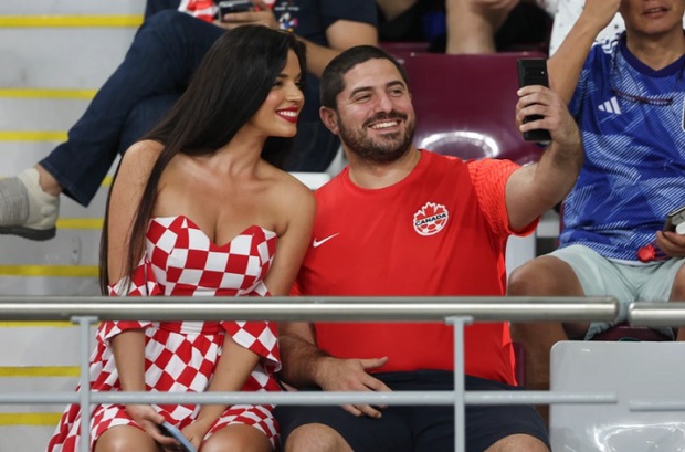 Fan nữ gợi cảm nhất World Cup 2022 không sợ bị bắt vì trang phục táo bạo - ảnh 1