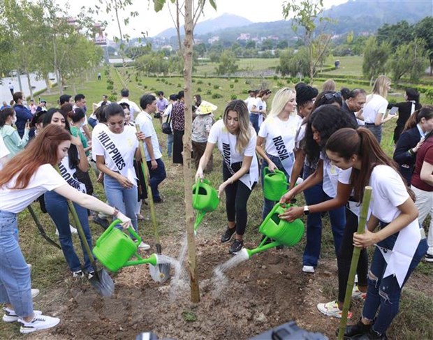 Thí sinh Hoa hậu Du lịch dự lễ phát động trồng cây tại Vĩnh Phúc - ảnh 1