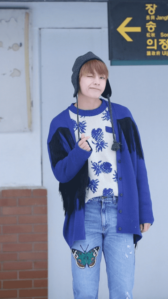 Học lỏm phong cách thời trang mùa đông ''chất lừ'' của nam idol V nhóm BTS - ảnh 1