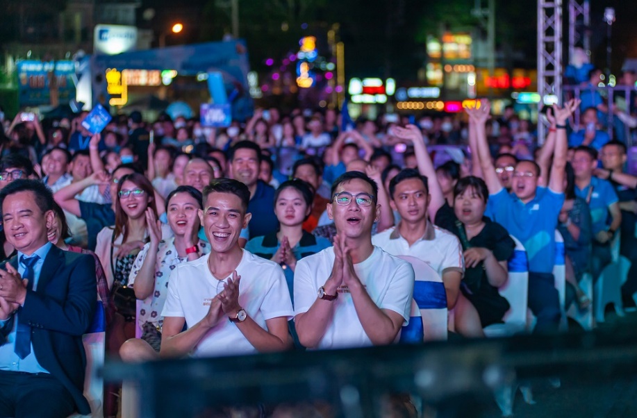 Mcredit Music Fest Bình Dương hút gần 500.000 lượt view trong 3 tiếng - ảnh 10