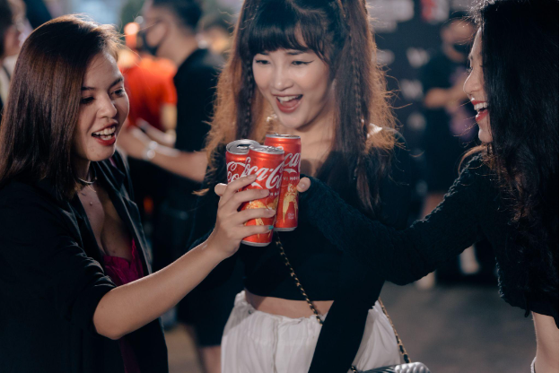 Coca-Cola kết hợp cùng SpaceSpeakers đưa giới trẻ đến bữa tiệc âm nhạc KOSMIK Live Concert đầy hứng khởi - ảnh 1