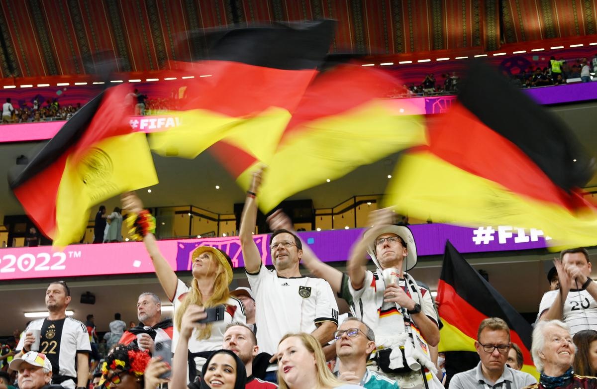 CĐV Đức bật khóc khi đội bóng bị loại khỏi World Cup - ảnh 4