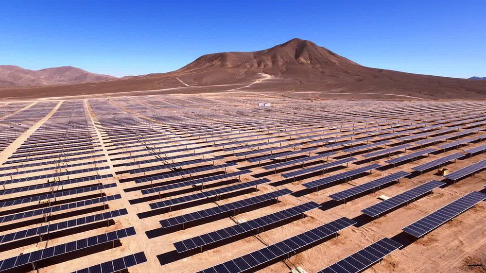 Siêu nhà máy quang điện cùng hồ chứa nước dung tích khủng giữa sa mạc phục vụ World Cup 2022 - ảnh 2
