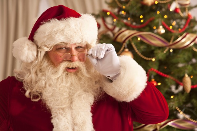 ''Ông già Noel'' tiết lộ mức lương khủng lên đến 30 triệu đồng/ giờ cùng những bí mật ít ai biết: Liệu công việc có đơn giản chỉ là phát quà? - ảnh 1