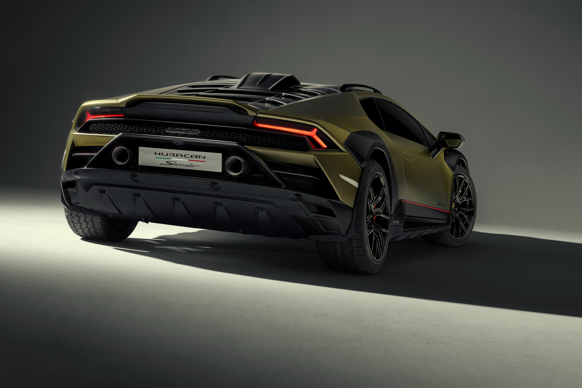 Lamborghini Huracan Sterrato ra mắt: Khi siêu xe cũng off-road - ảnh 3
