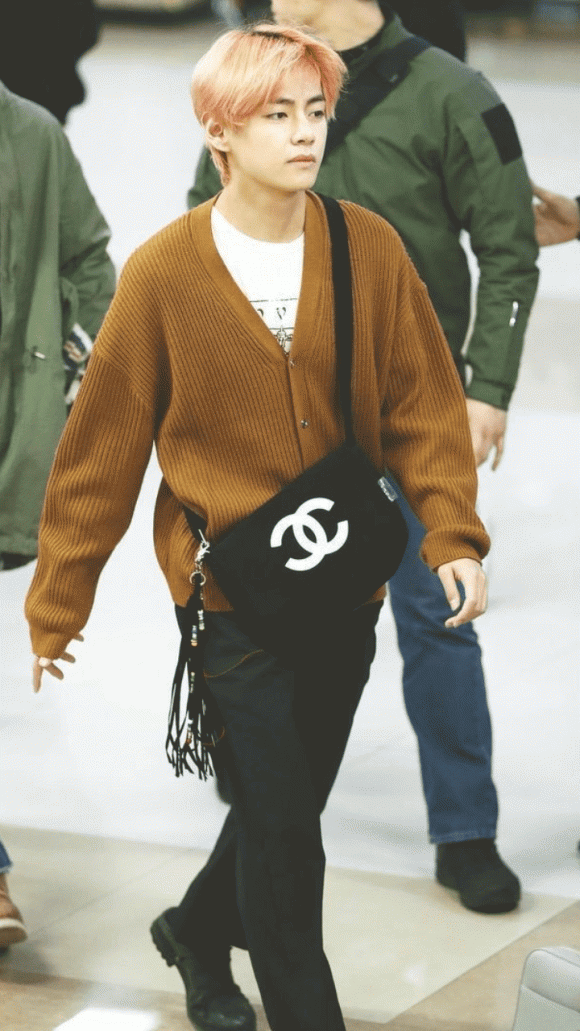 Học lỏm phong cách thời trang mùa đông ''chất lừ'' của nam idol V nhóm BTS - ảnh 7