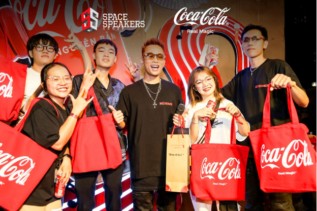 Coca-Cola kết hợp cùng SpaceSpeakers đưa giới trẻ đến bữa tiệc âm nhạc KOSMIK Live Concert đầy hứng khởi - ảnh 3