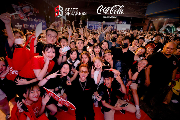 Coca-Cola kết hợp cùng SpaceSpeakers đưa giới trẻ đến bữa tiệc âm nhạc KOSMIK Live Concert đầy hứng khởi - ảnh 4