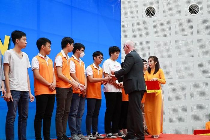 328 học viên, sinh viên Trường ĐH Việt Đức nhận bằng tốt nghiệp - ảnh 2