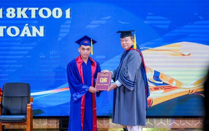 328 học viên, sinh viên Trường ĐH Việt Đức nhận bằng tốt nghiệp - ảnh 5