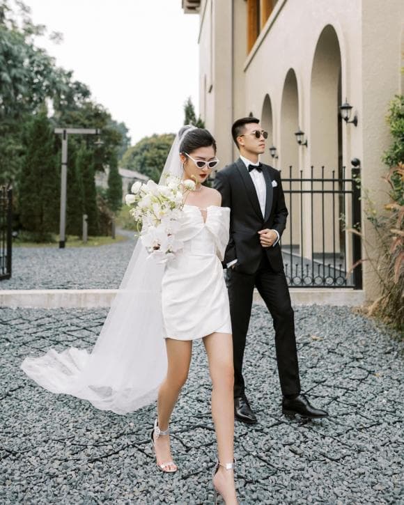 Không gian tiệc cưới hỏi tràn ngập hoa tươi của cầu thủ Huy Hùng và vợ hot girl - ảnh 2