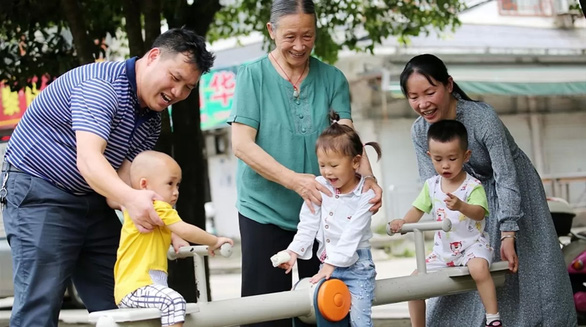 Trung Quốc cho phép người dân làm việc tại nhà, hỗ trợ nhà ở để tăng tỉ lệ sinh - ảnh 1