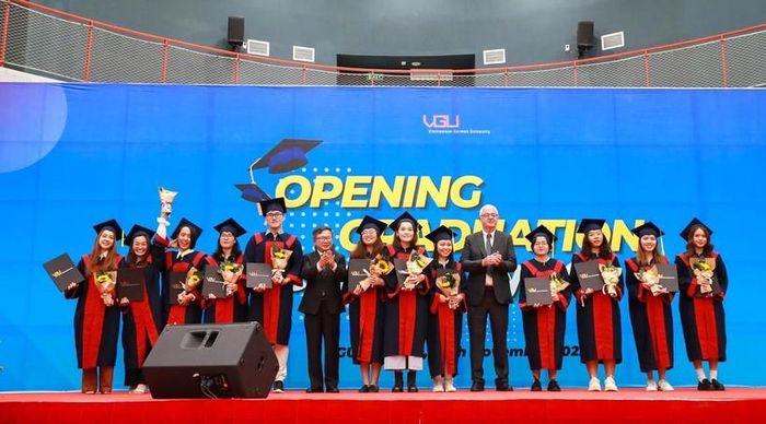 328 học viên, sinh viên Trường ĐH Việt Đức nhận bằng tốt nghiệp - ảnh 1