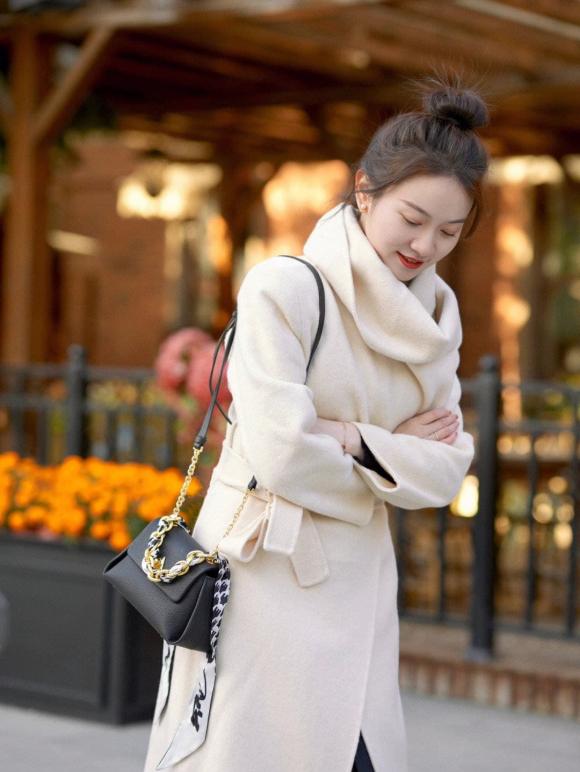 Gợi ý cho phụ nữ ngoài 30: Hãy mặc những chiếc ''áo khoác'' này vào mùa đông giúp tôn lên khí chất và sự quý phái - ảnh 13