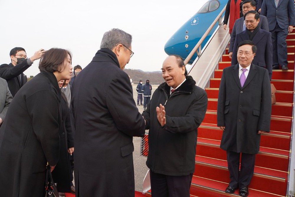 Chủ tịch nước Nguyễn Xuân Phúc đến Seoul, bắt đầu chuyến thăm Hàn Quốc - ảnh 1