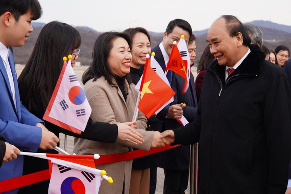 Chủ tịch nước Nguyễn Xuân Phúc đến Seoul, bắt đầu chuyến thăm Hàn Quốc - ảnh 3
