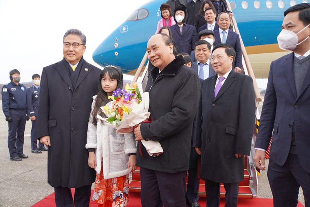 Chủ tịch nước Nguyễn Xuân Phúc đến Seoul, bắt đầu chuyến thăm Hàn Quốc - ảnh 2