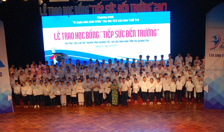 204 suất học bổng nghĩa tình cho tân sinh viên nghèo Quảng Trị - ảnh 1