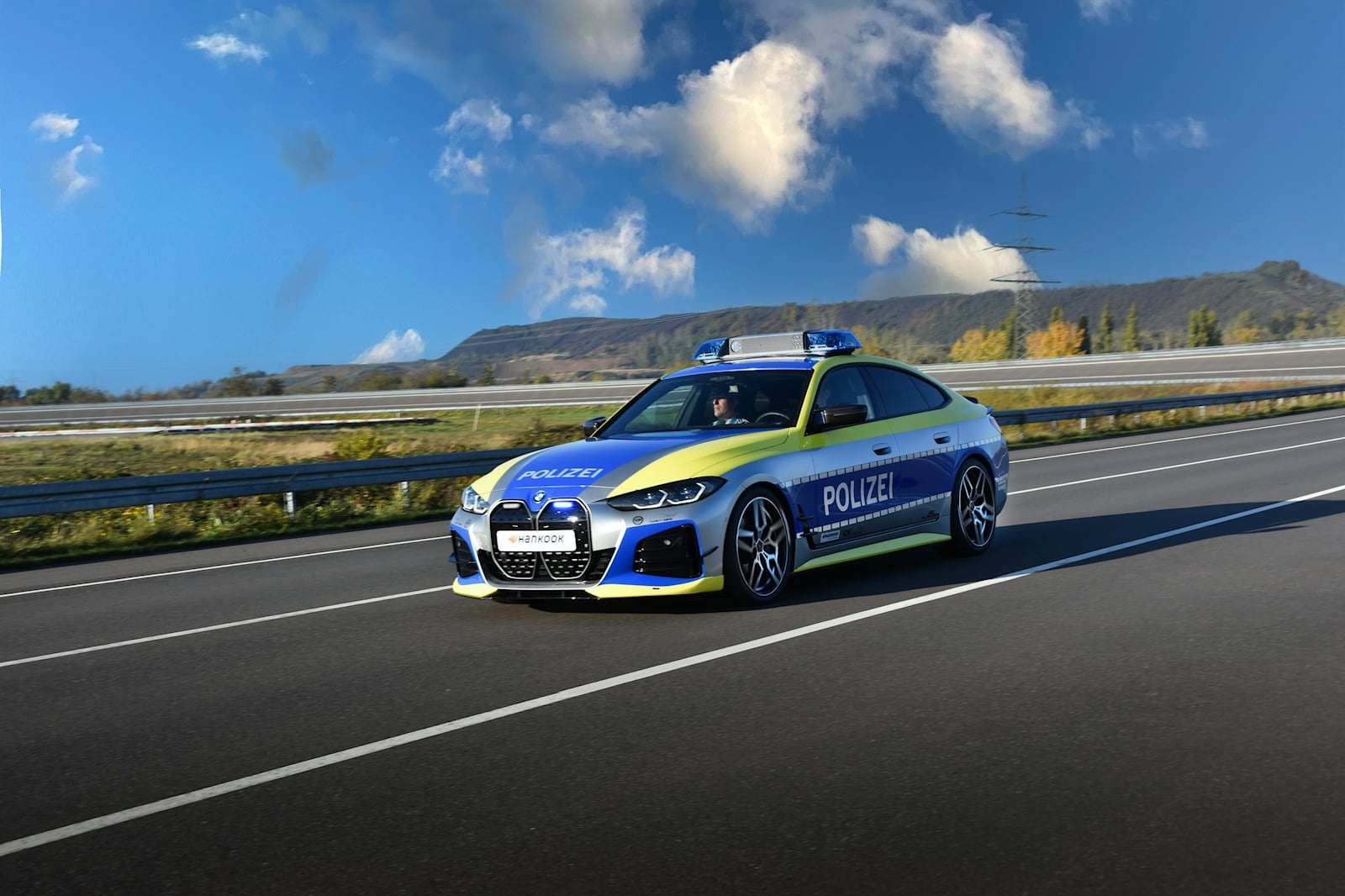 Xe điện BMW i4 được nâng cấp làm xe cảnh sát - ảnh 3