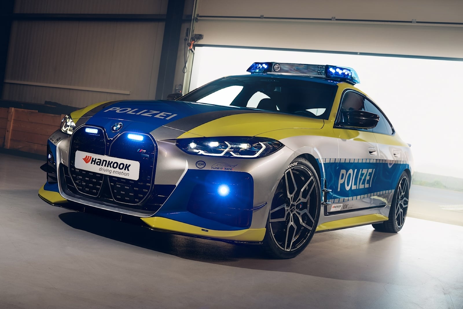 Xe điện BMW i4 được nâng cấp làm xe cảnh sát - ảnh 2