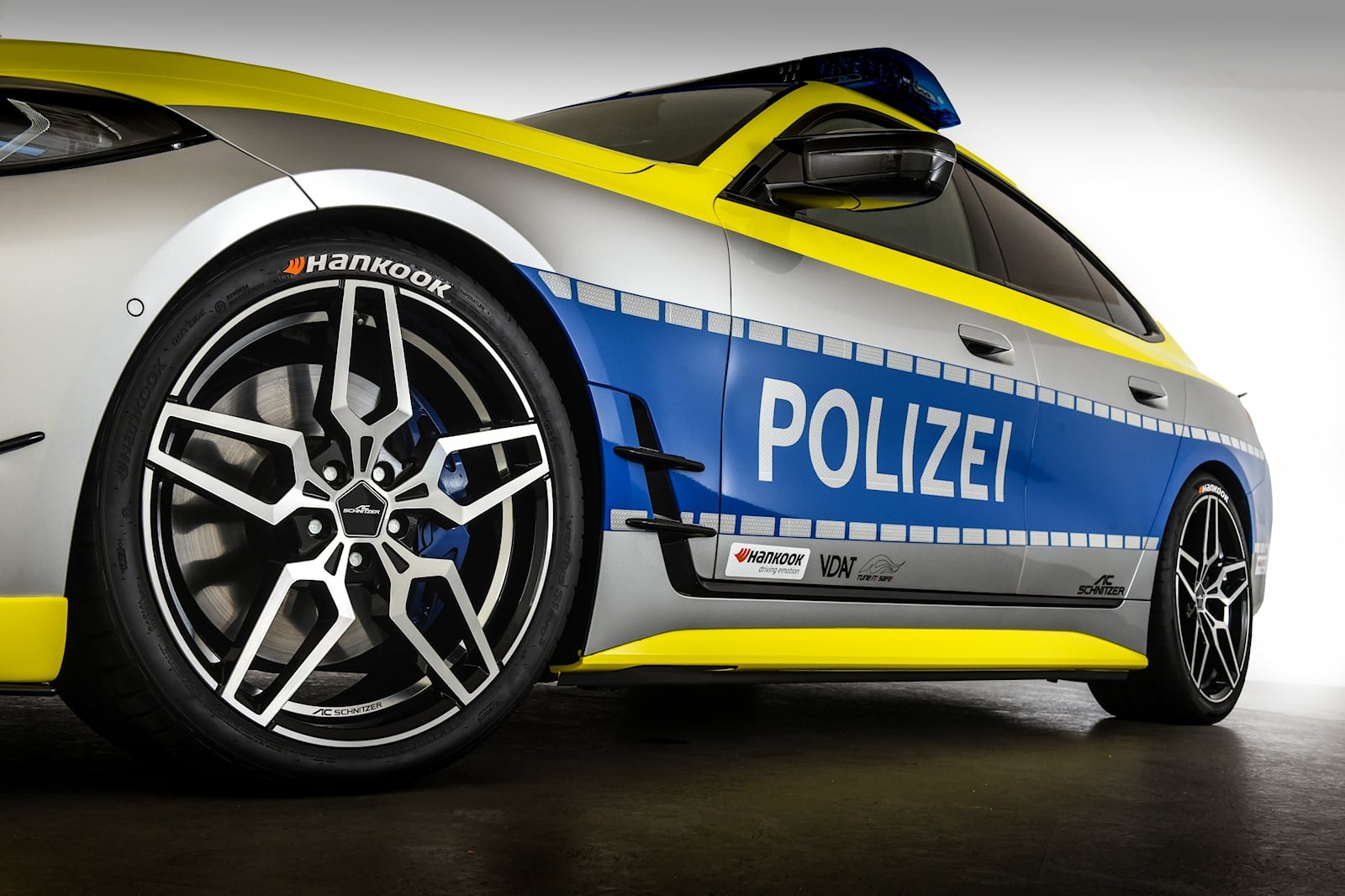 Xe điện BMW i4 được nâng cấp làm xe cảnh sát - ảnh 6