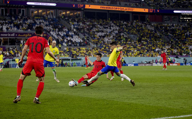 Neymar nhận ''quả báo''; Thủ môn suýt gây thảm họa - ảnh 1