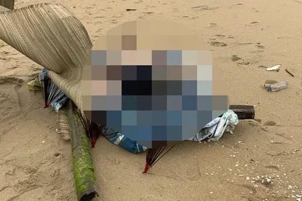 Một buổi sáng phát hiện 2 thi thể dạt vào bờ biển ở Quảng Nam - ảnh 1