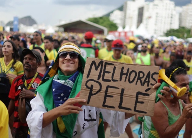 Cả Brazil thực hiện hành động điểm 10 dành cho Pele - ảnh 6