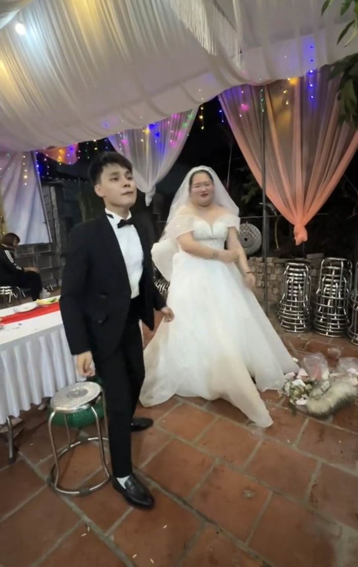 Chiếc váy cưới đặc biệt của cô dâu trong siêu đám cưới ở Kiên Giang - ảnh 13