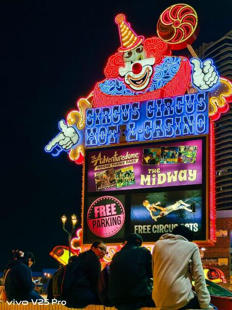 Ngắm một Las Vegas đầy màu sắc qua ống kính của vivo V25 Pro - ảnh 9