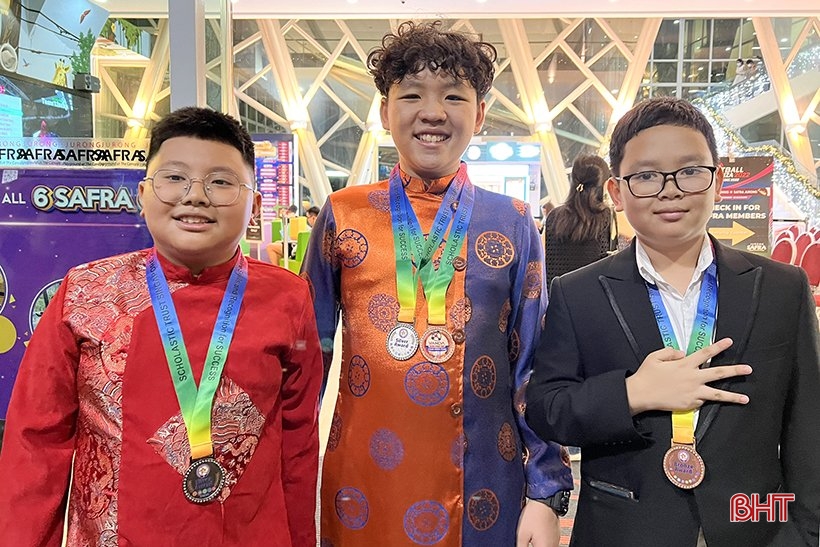 Học sinh iSchool Hà Tĩnh cùng đồng đội giành huy chương bạc Kỳ thi Khoa học quốc tế VANDA toàn cầu 2022 - ảnh 1