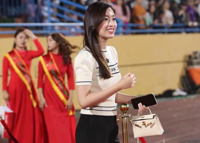 Đỗ Mỹ Linh mặc giản dị sau khi cưới chủ tịch CLB Hà Nội - ảnh 6