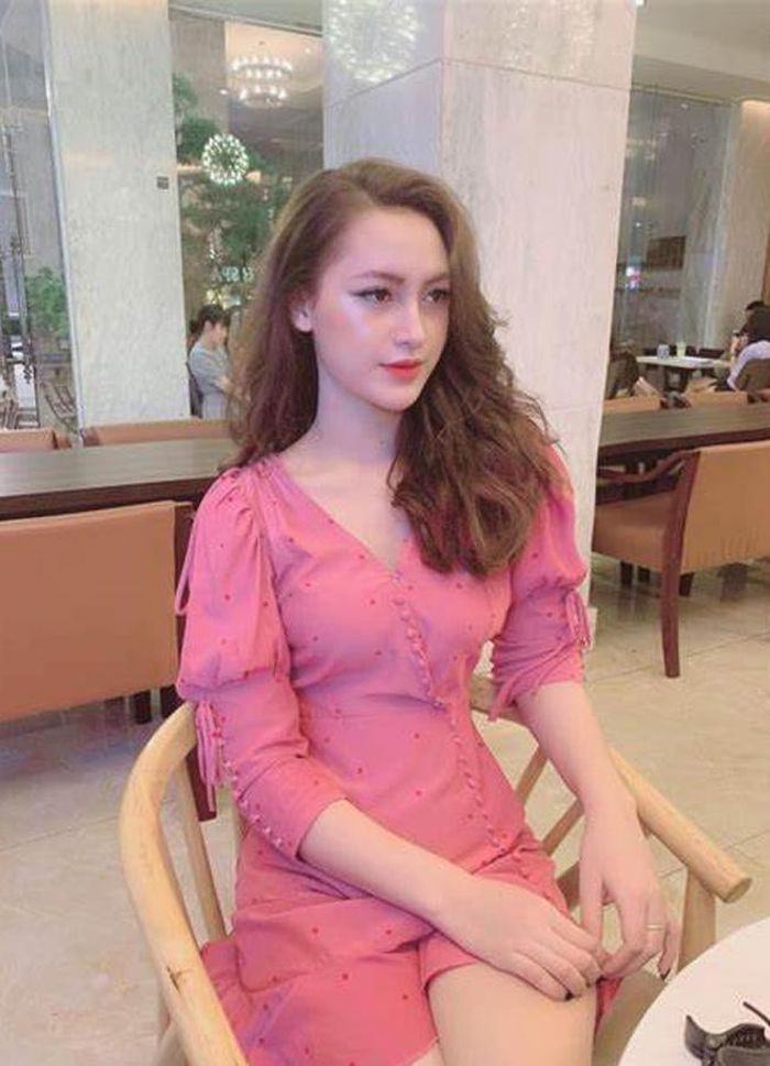 Hot girl xứ Trung bất ngờ nổi tiếng nhờ… tạo dáng phản cảm - ảnh 21