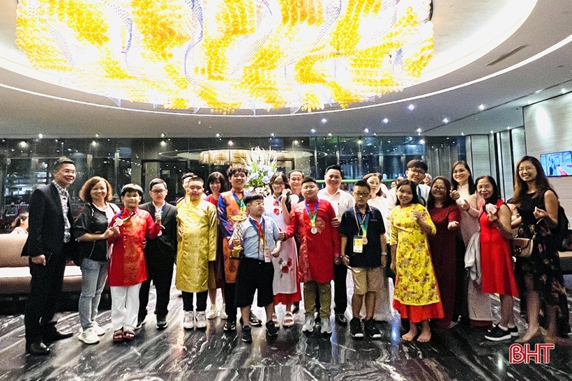 Học sinh iSchool Hà Tĩnh cùng đồng đội giành huy chương bạc Kỳ thi Khoa học quốc tế VANDA toàn cầu 2022 - ảnh 3