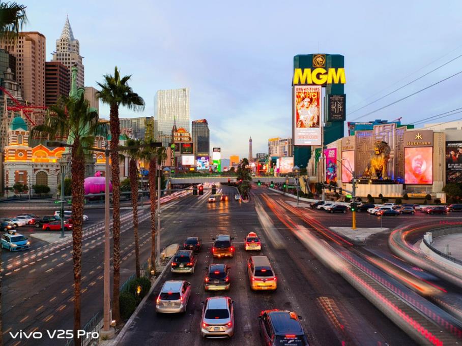 Ngắm một Las Vegas đầy màu sắc qua ống kính của vivo V25 Pro - ảnh 7