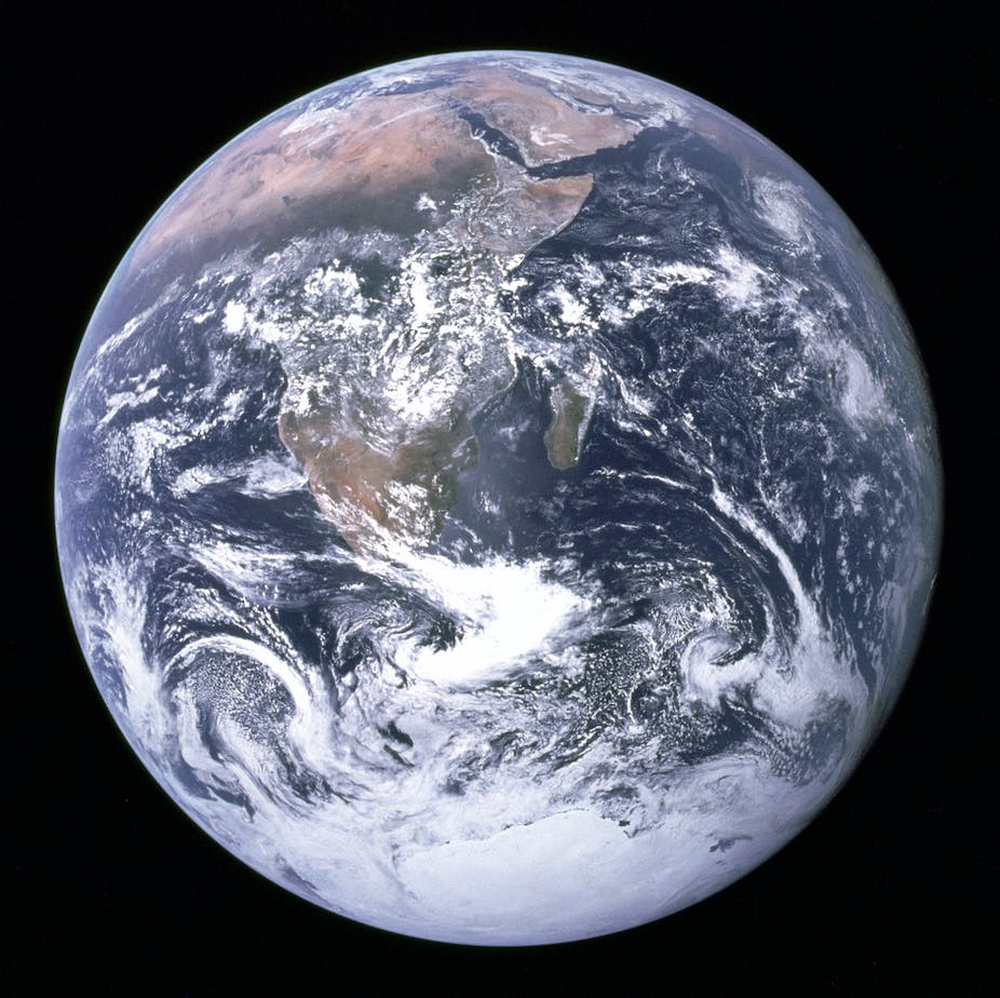 Kỷ niệm 50 năm ngày NASA chụp tấm ảnh Trái Đất trứ danh và thay đổi cách nhân loại nhìn nhận Địa Cầu - ảnh 1