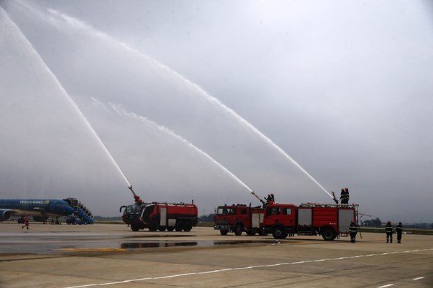 Cảng hàng không Nội Bài diễn tập khẩn nguy chữa cháy, cứu nạn cứu hộ - ảnh 5