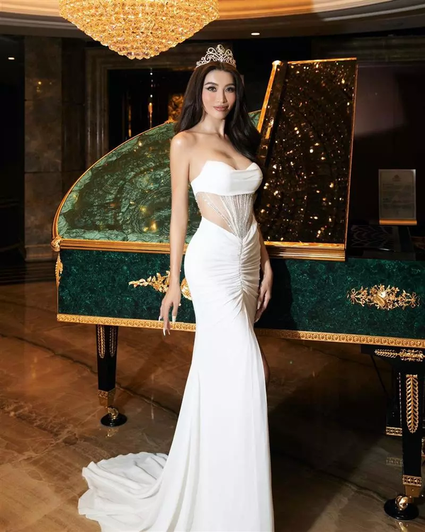 Hot girl Hà Nội mặc váy quây gây tranh cãi trong tiệc cưới - ảnh 14