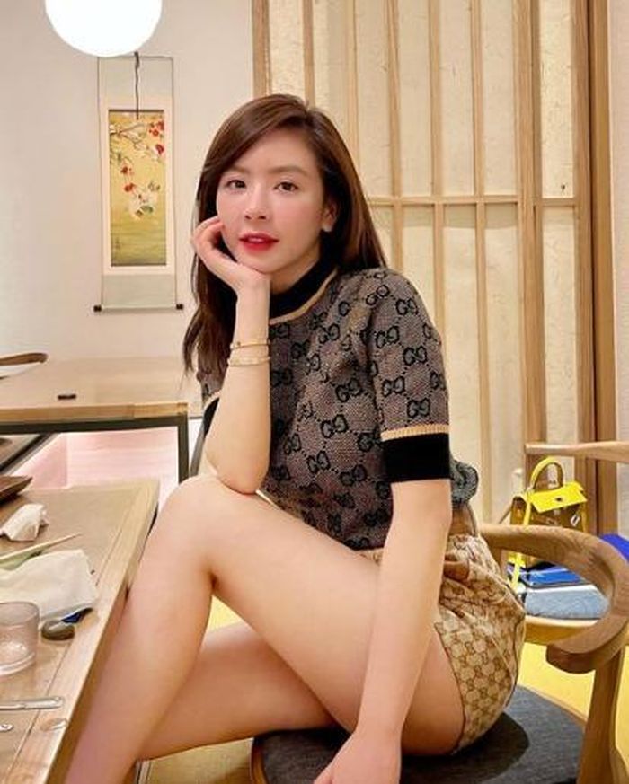 Hot girl Hà Nội mặc váy quây gây tranh cãi trong tiệc cưới - ảnh 9