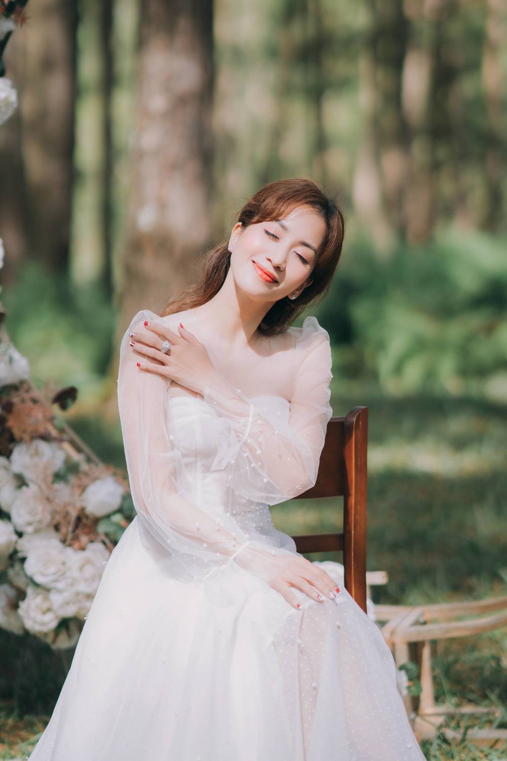 Phan Hiển mặc váy hồng, lý giải dresscode đám cưới - ảnh 22